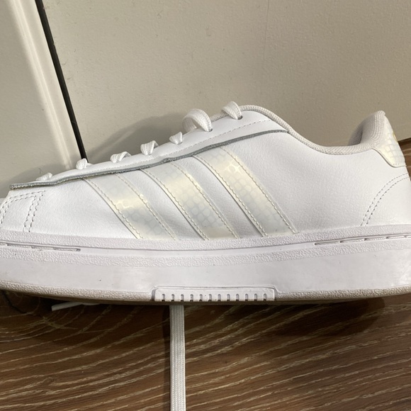Adidas court shoe - Picture 6 of 6